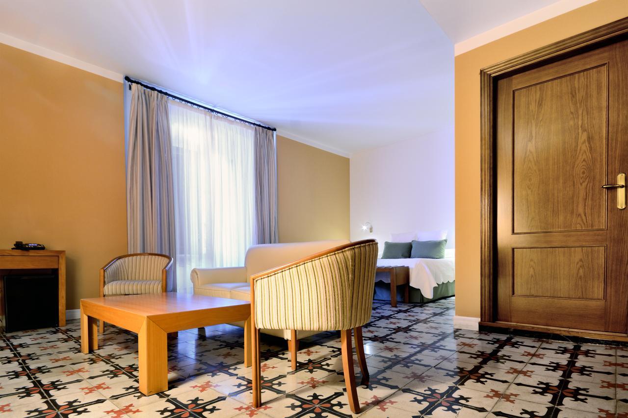 Hotel Ahc Palacio Coria Exteriör bild